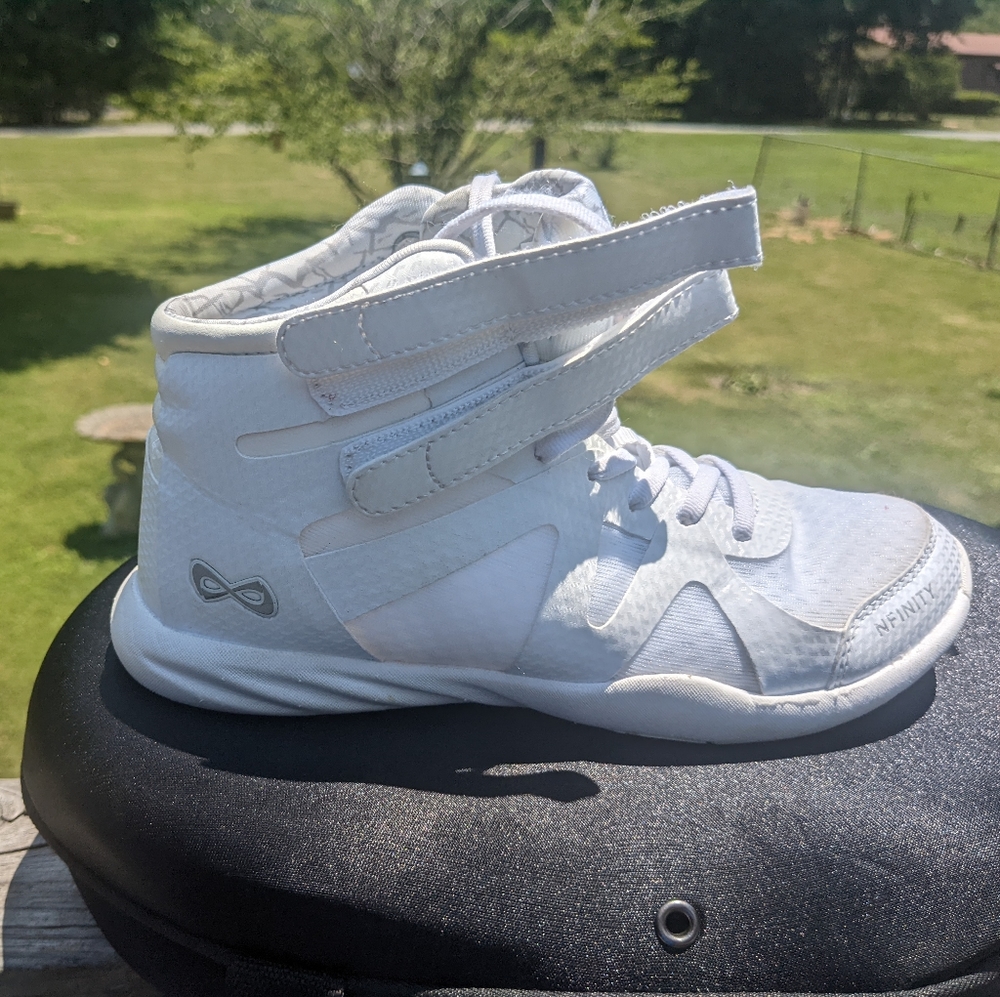 Infinity beast cheer shoes 4.5